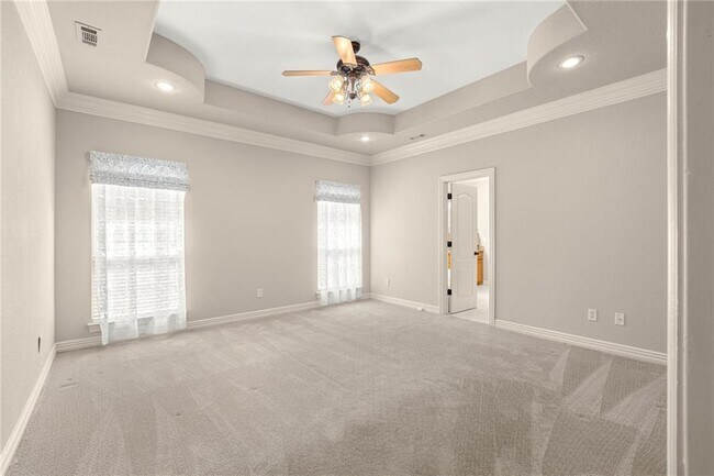 Building Photo - 621 Rockcliff Rd