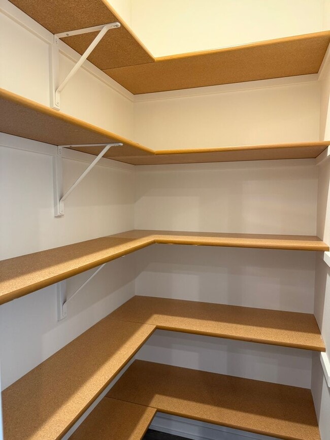 Building Photo - 3 bed/3bath ranch townhome in North Lincoln