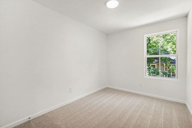 Building Photo - 518 W Rankin Ave
