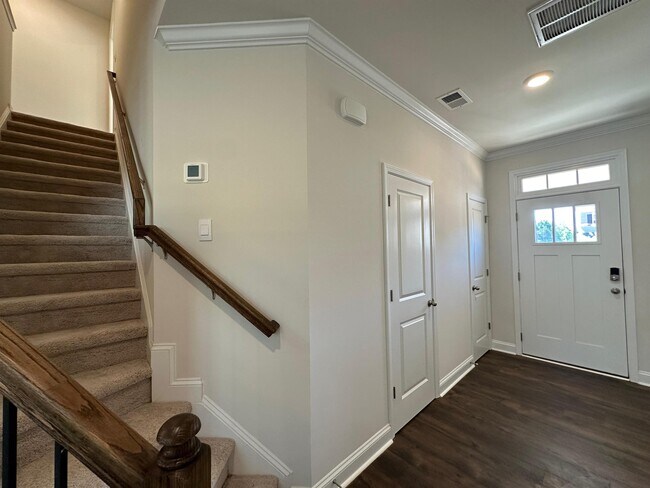 Building Photo - 1260 Scarlet Firethorne Ave