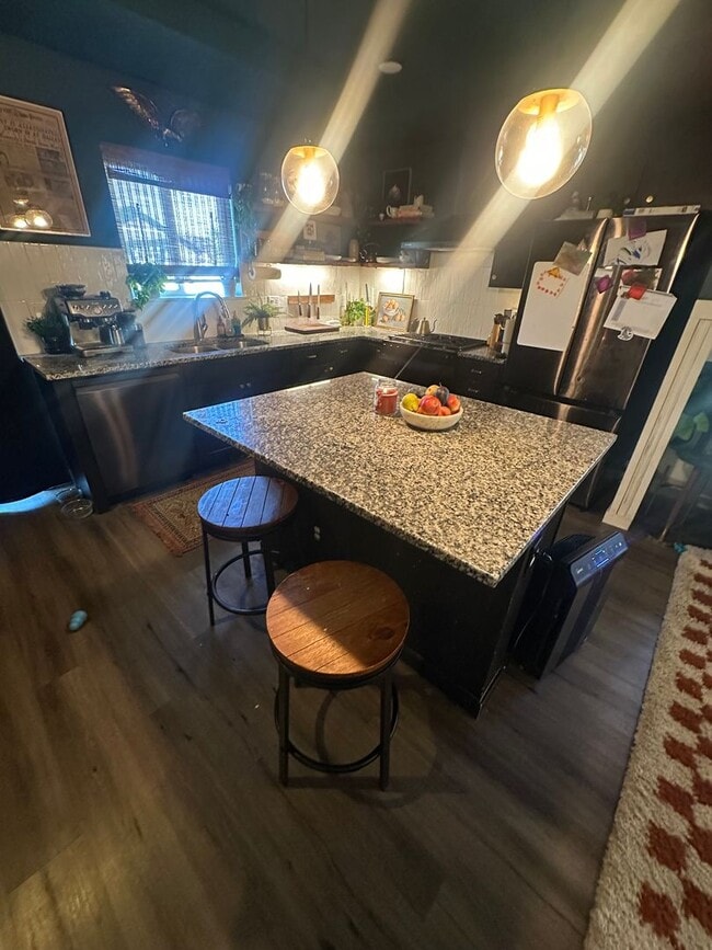 Building Photo - Beautiful 3 bedroom 2 bathroom in a wonder...