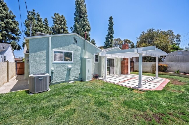 Building Photo - 4913 Premiere Ave