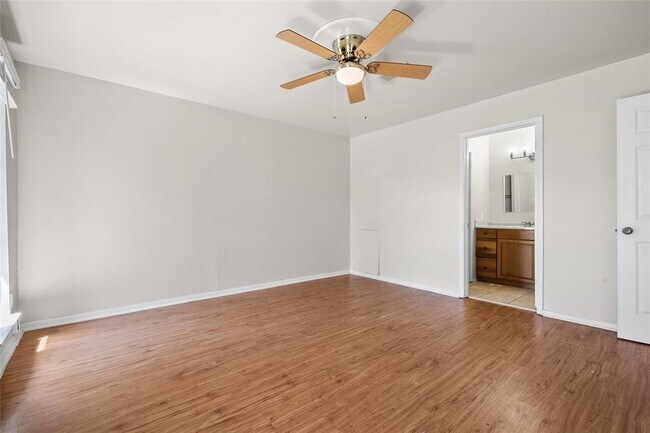 Building Photo - 328 S 2nd St