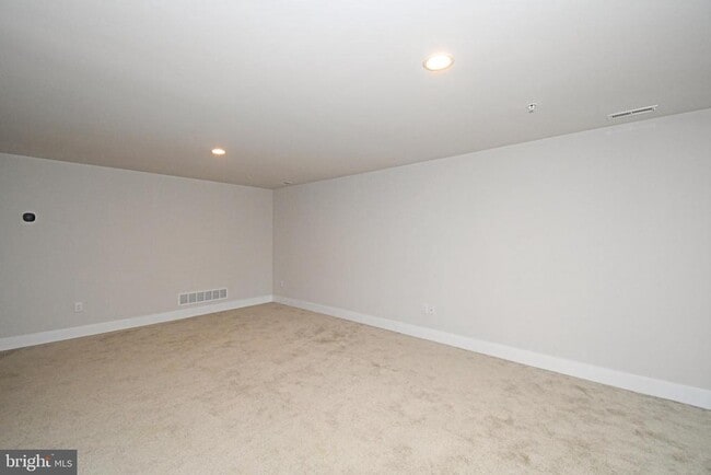 Building Photo - 136 Iron Hill Way