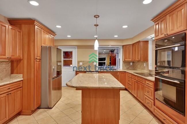 Building Photo - Stunning Bellevue Home for Rent