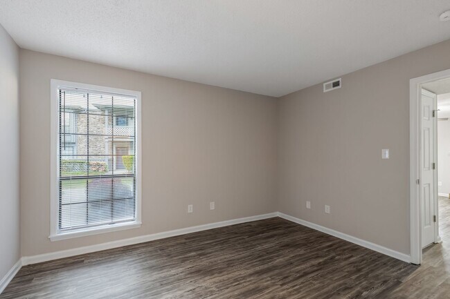 Building Photo - Discover Your Lakeside Oasis: 2 Bedroom Condo at Harris Lake
