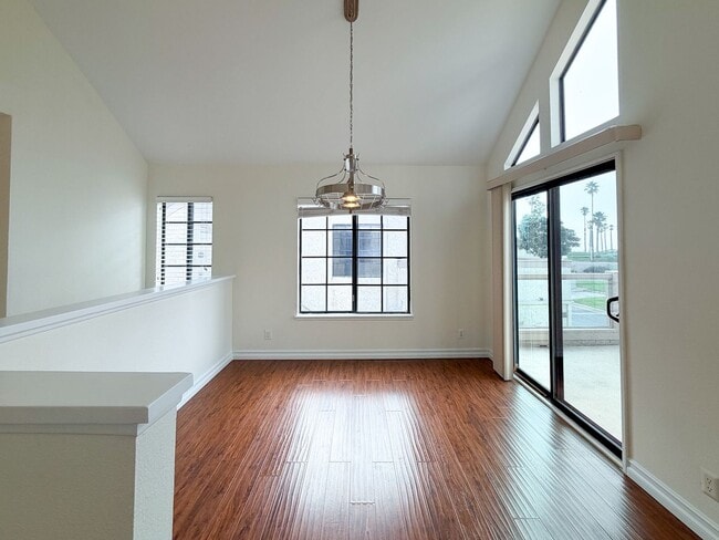 Building Photo - 407 Shoreview Dr