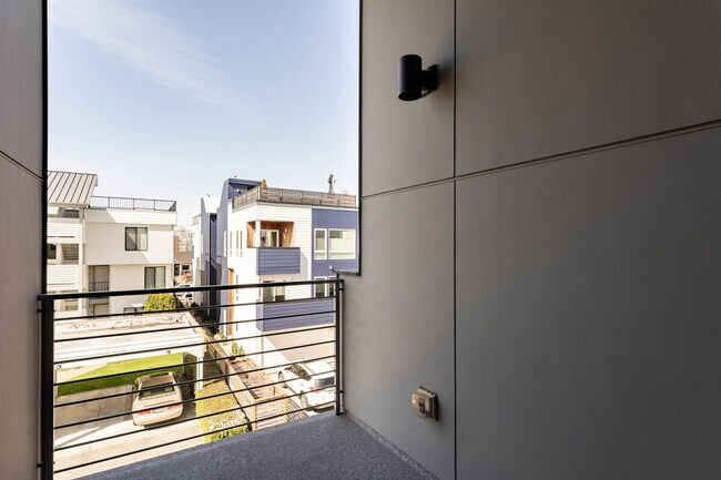 Building Photo - 3066 63rd Ave SW