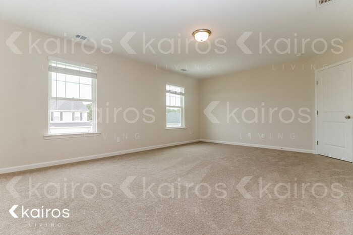 Building Photo - 22 Red Oak Dr.