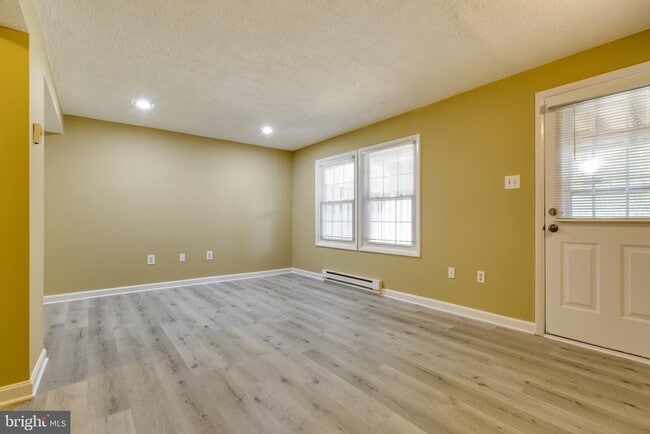 Building Photo - 7805 Edmunds Way