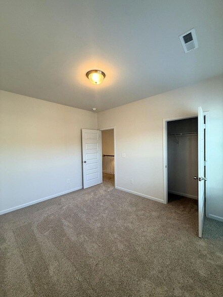 Building Photo - 11053 Valmont Ln