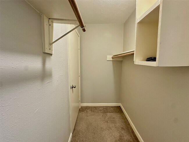 Building Photo - 9401 Sierra Dr