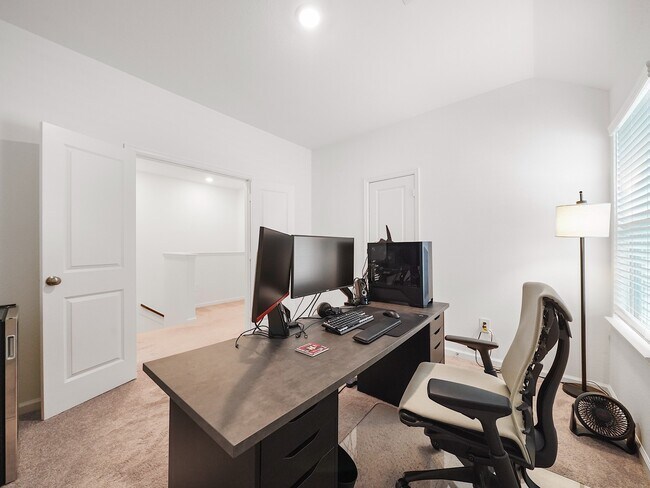 Building Photo - 674 Royal Arch Dr