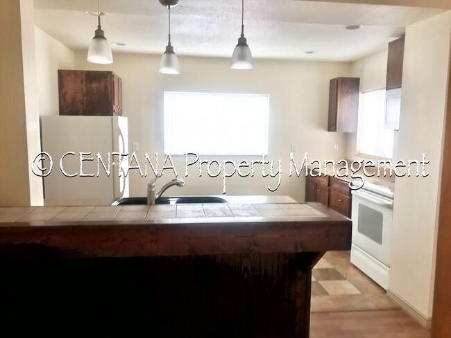 Building Photo - Cozy 2 bedroom Bungalow!