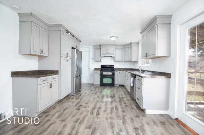 Building Photo - 457 N 750 E