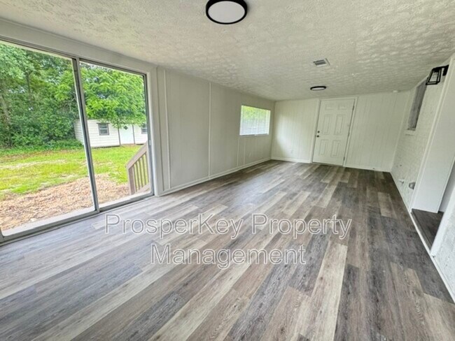 Building Photo - 6330 Newick Dr