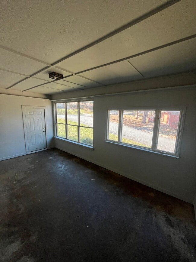 Building Photo - 18 Rosemont Dr