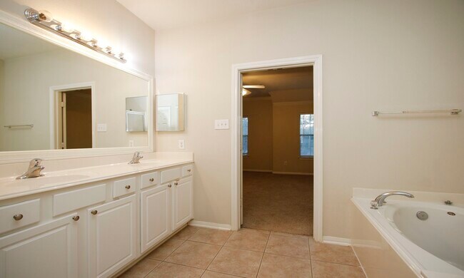 Building Photo - 11 Aquiline Oaks Pl