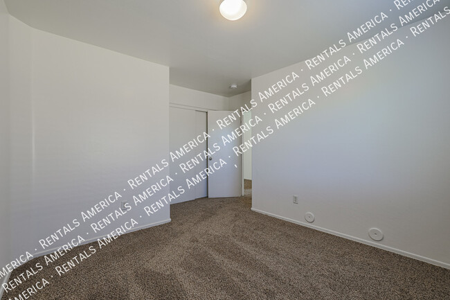 Building Photo - 4005 W Park St