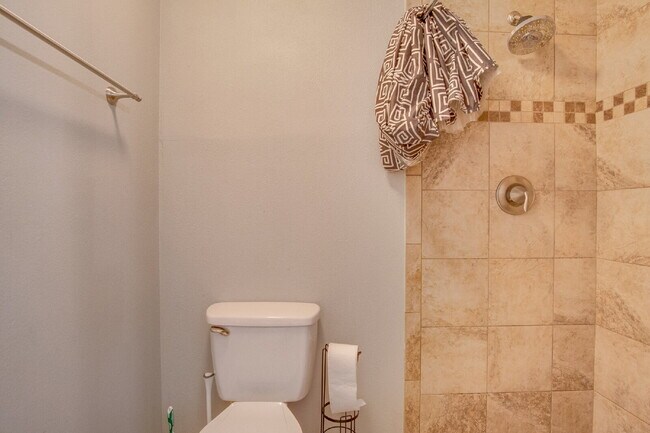 Building Photo - Navarre 3BR/2BA Home Near Beaches & Hurlburt Field with Updated Kitchen, Split Floor Plan & Spaci...