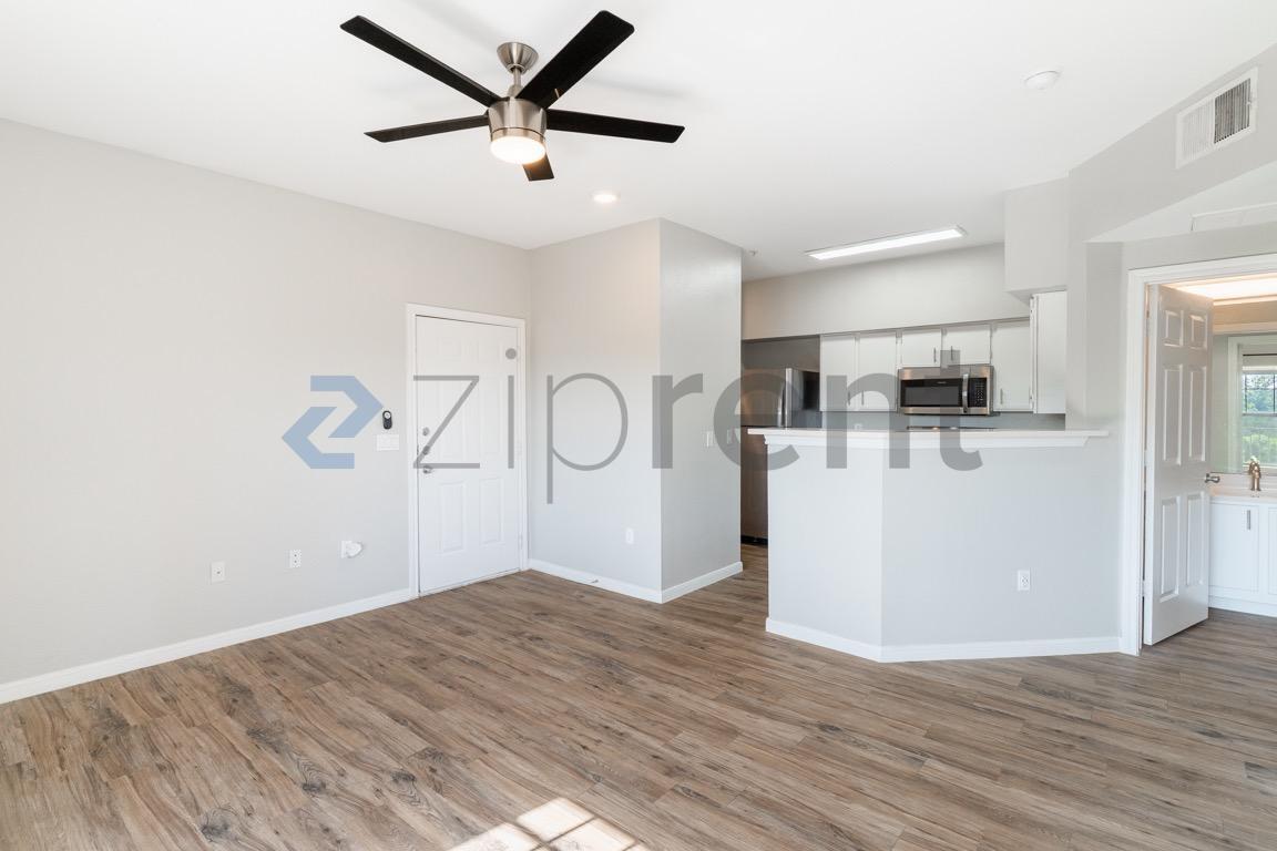 Building Photo - Unit 823
