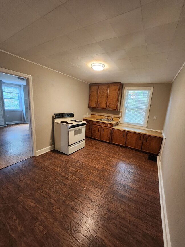 Interior Photo - 382 S Cleveland