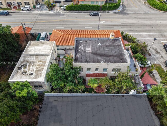 Building Photo - 1678 SW 11th St