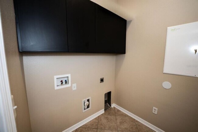 Building Photo - 7627 Stoney Hill Dr
