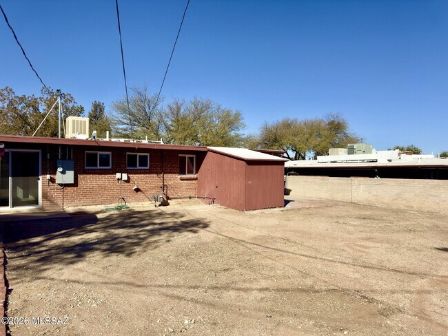 Building Photo - 1410 N Desmond Ave