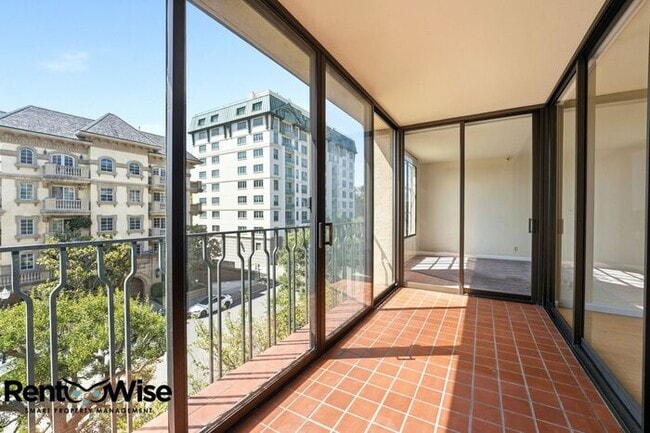 Building Photo - 555 Laurel Ave