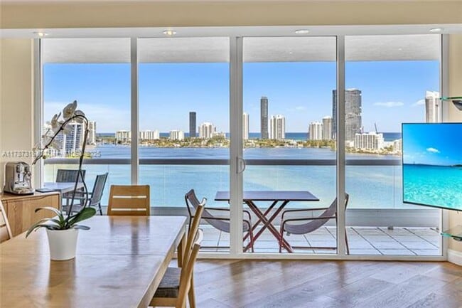 Building Photo - 2600 Island Blvd