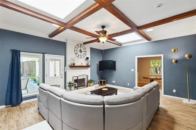 Building Photo - 3008 Kirby Dr