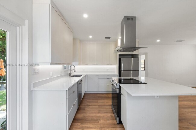 Building Photo - 301 SW 51st Ave