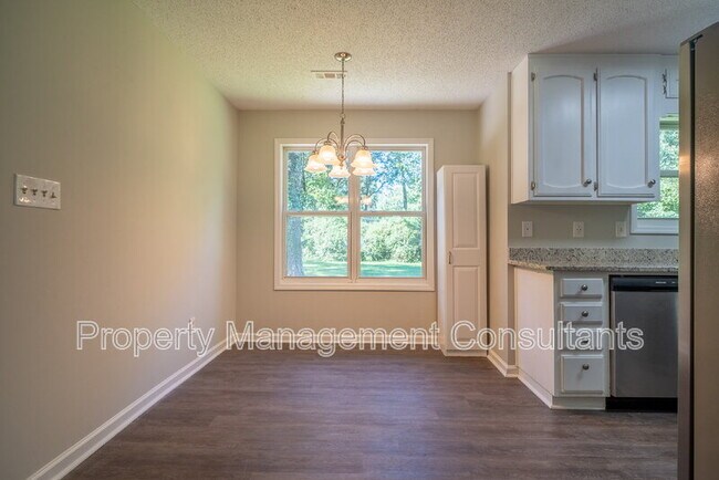 Building Photo - 107 Ann Bradley Dr