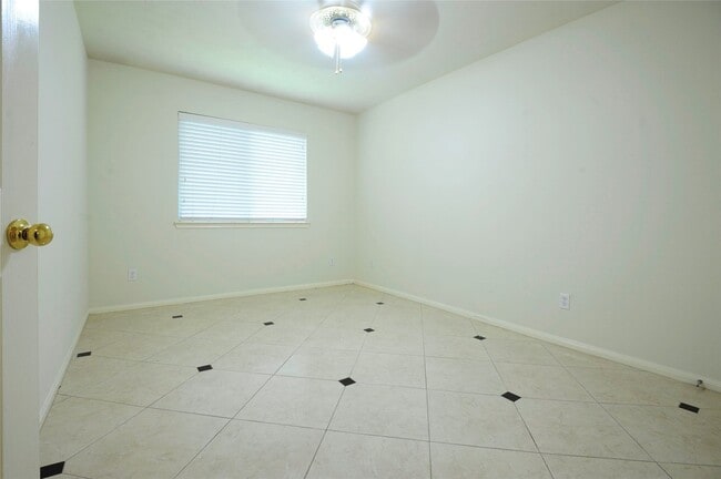 Building Photo - 7023 Shaman Ln