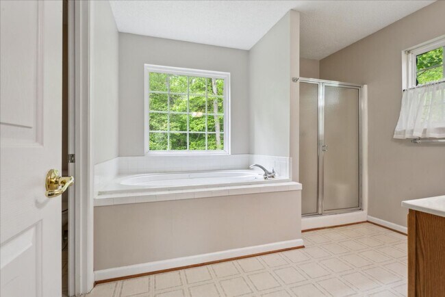 Building Photo - Spacious home in Fernbrook community and J...