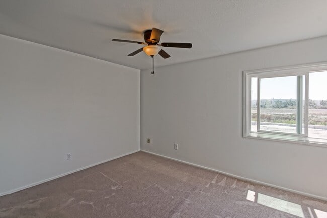 Building Photo - Bright & Spacious, 4BR3BA Home in the Private, Gated Community w/ 2 Pools, Clubhouse, Playground ...