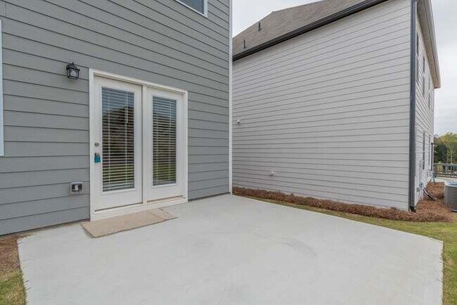 Building Photo - 123 Wayside Terrace