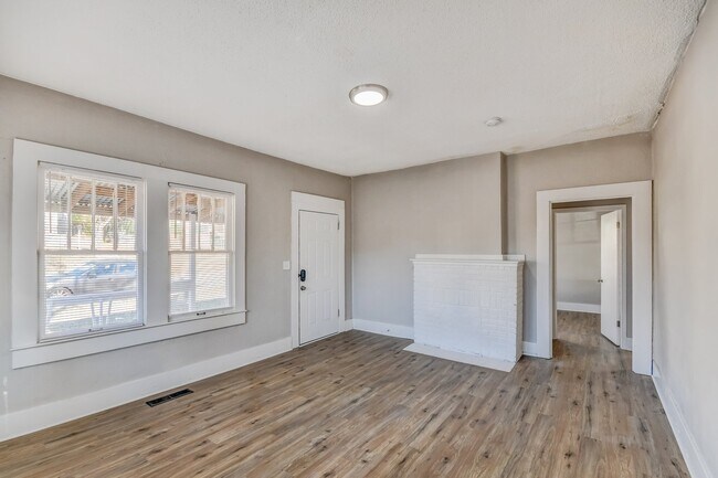 Building Photo - 1833 31st St Ensley