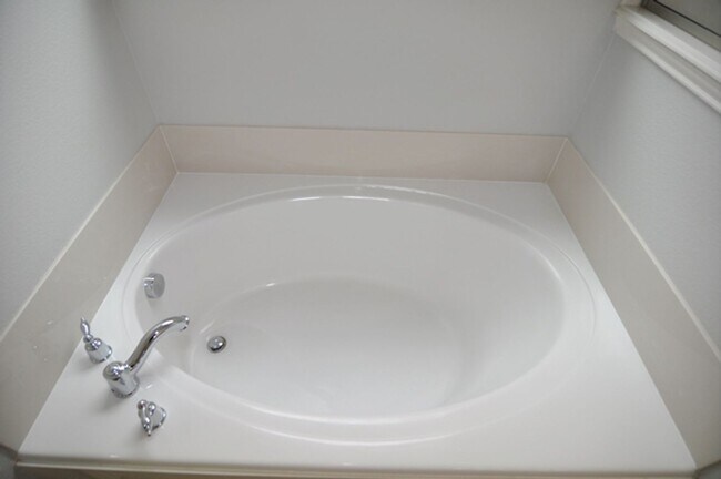 Building Photo - 9020 Brook Hill Ln