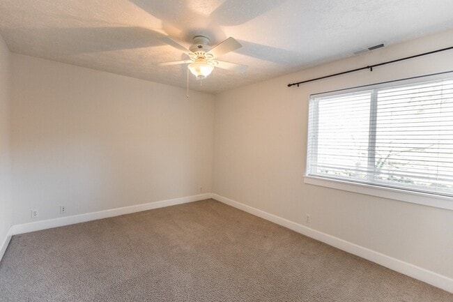 Building Photo - Beautiful 4 Bedroom home in Cascade Crest ...