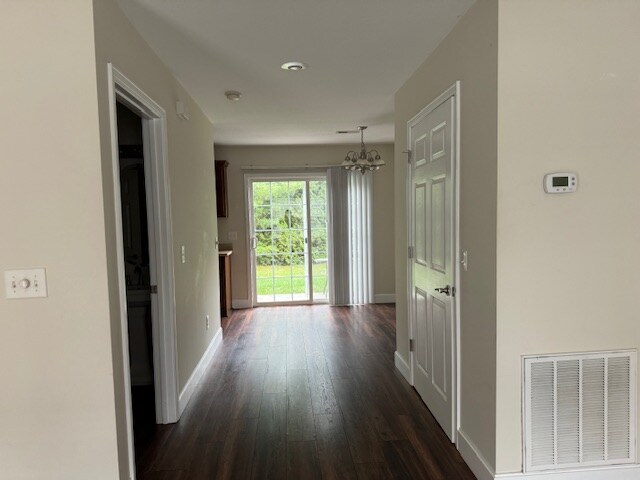 Building Photo - 2121 S Greenwood Dr