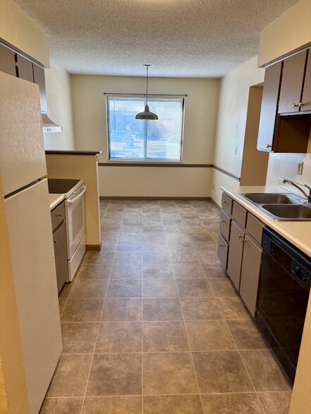 Building Photo - 40 Providence Dr