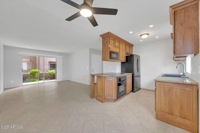 Building Photo - 1 Bedroom Condo in a private gated communi...