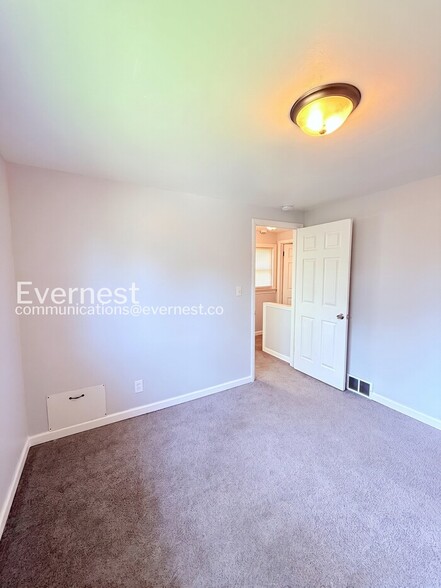 Building Photo - 15378 Meyers Rd