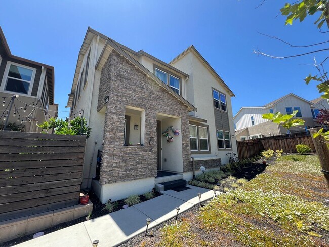 Building Photo - Beautiful 2 story home located in gated community of Wallis Ranch Dublin