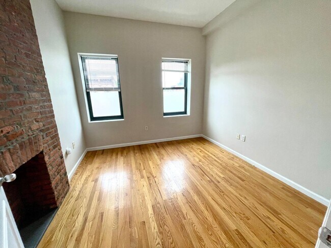 Building Photo - 572 Jersey Ave