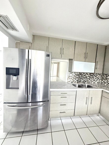 Building Photo - 1601 NE 191st St