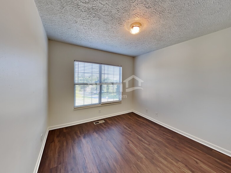 Building Photo - 120 Rose Garden Ln