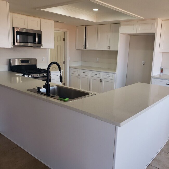 Building Photo - 13980 Mission St